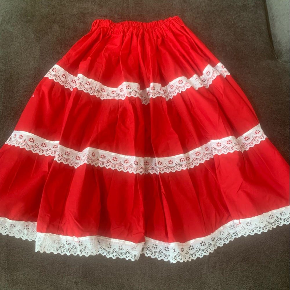 Checkout the details on this red and lace skirt. Just beautiful 😍